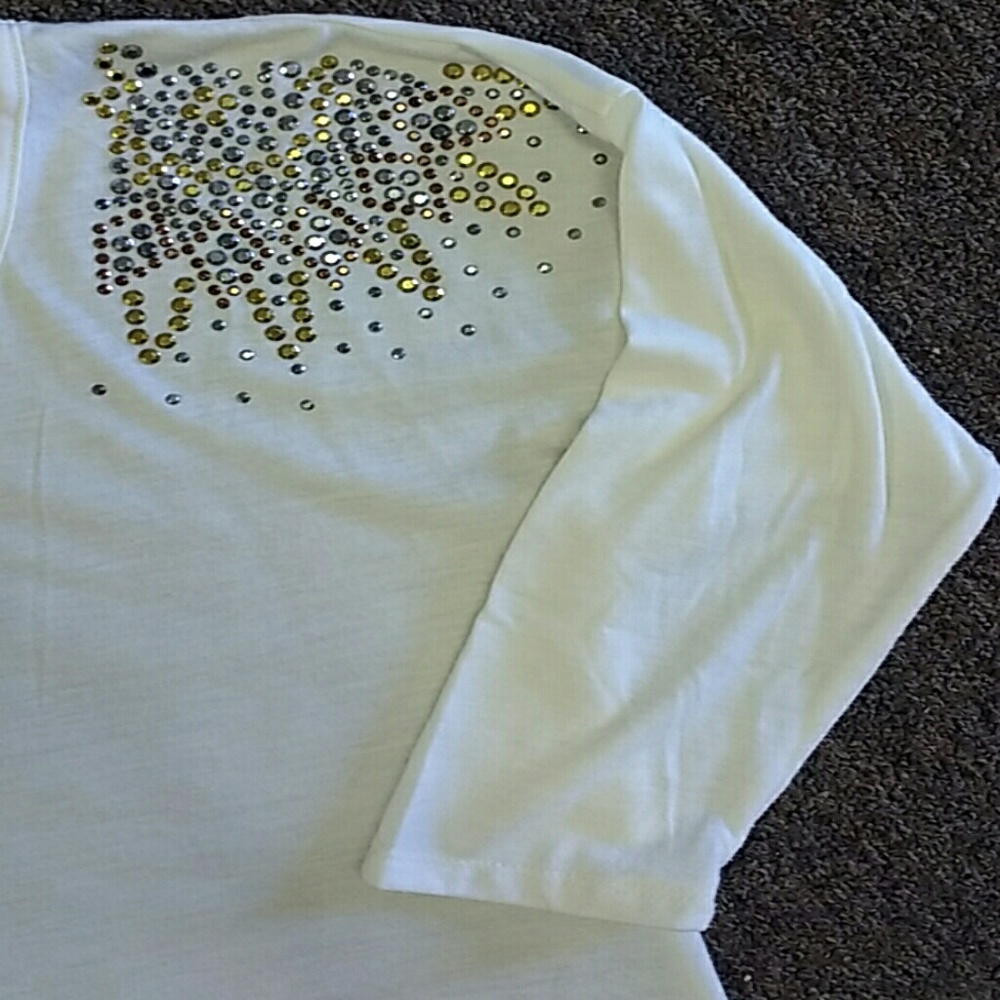 Ladies Top - Picture 4 of 4